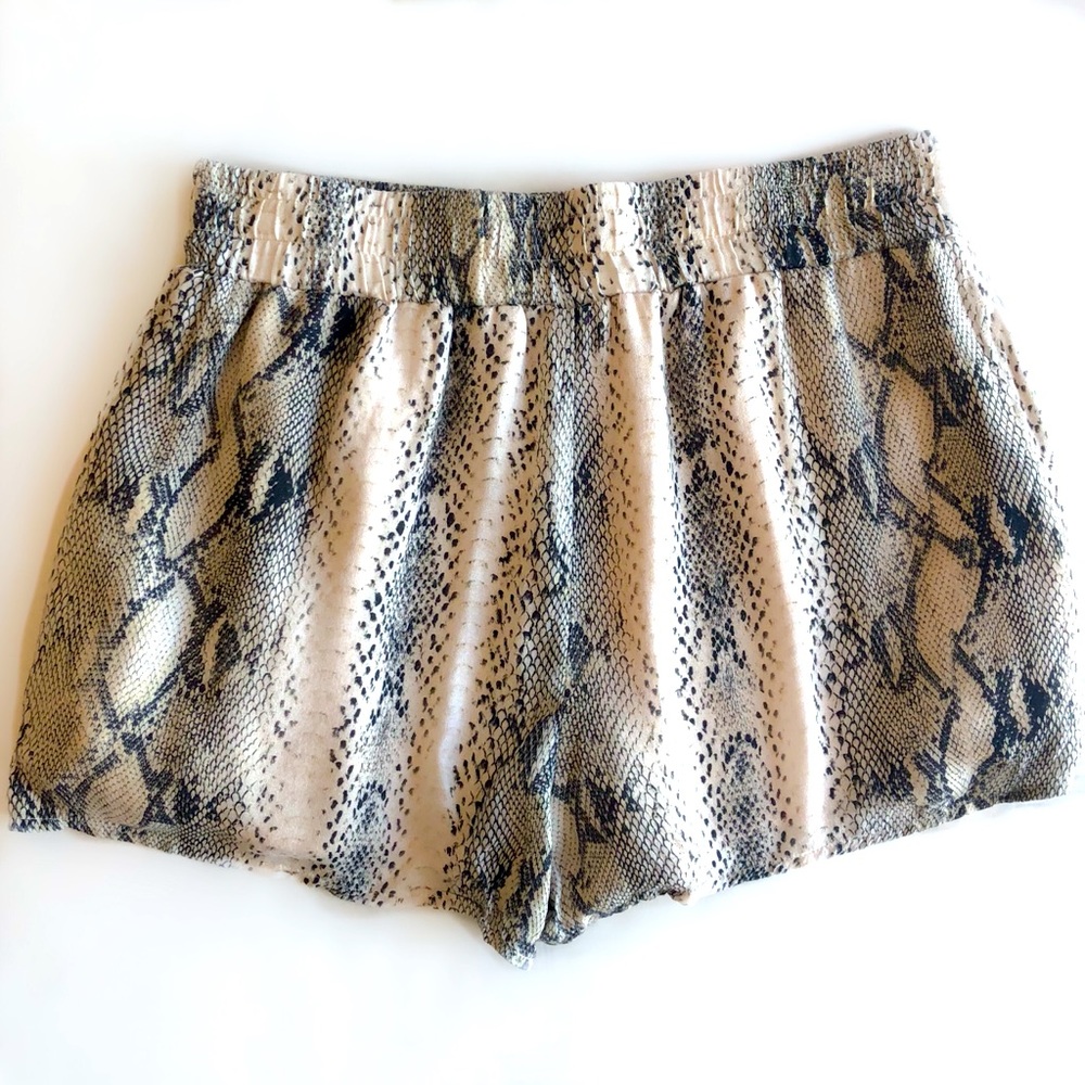 Lavender Brown Snake Print Shorts - Size medium